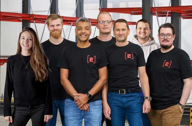 RAECKS Lagerregale Team Foto neu alle stehend