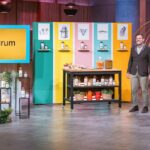 Mehr als nur Würze – eine Idee, die Geschmack und Ressourcen schützt re.garum Fermentierte Würzsauce höhle der löwen Stephanie Lüpold und Gregor Wenter präsentieren mit „re.garum“ Würze aus Industrie-Nebenprodukten. Sie erhoffen sich ein Investment von 400.000 Euro für 10 Prozent der Firmenanteile. Foto: RTL / Bernd-Michael Maurer