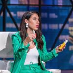 Die Höhle der Löwen 5 Mai: DHDL Highlights für Gründer Die Höhle der Löwen 5 Mai Gründer und Investorin Tijen Onaran nimmt das Koffeinhaltige Nasenspray von Nose Energy genau unter die Lupe.