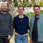 Wie digitales Gärtnern Wissen, Gemeinschaft und Nachhaltigkeit neu verbindet Fryd community app Founder Team Bild stehend im Freien Steffen Abel, Anne Beuttenmüller und Florian Haßler @ Fryd