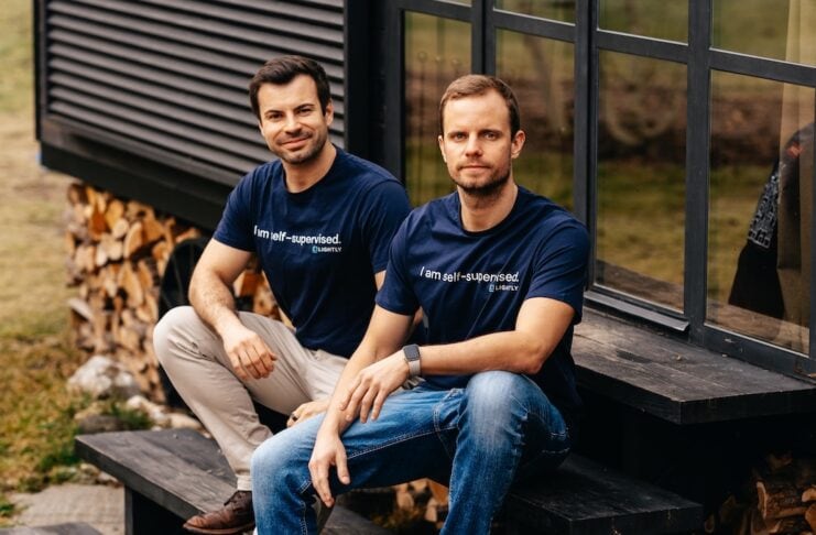 lightly edge daten founderteam bild sitzend Matthias Heller und Igor Susmelj @ Lightly