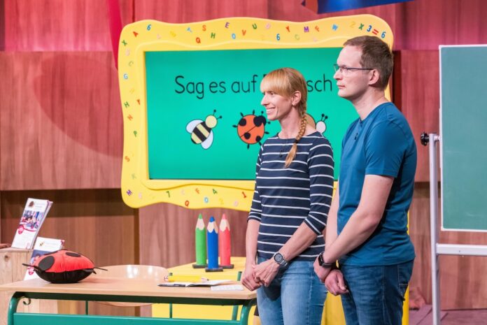 M&A Lernsoftware Innovative Lernsoftware Unterricht Andrea Gößlinghoff und Matthias Geenen präsentieren mit „Sag es auf Deutsch“ eine Lernsoftware für die Alphabetisierung. Sie erhoffen sich ein Investment von 70.000 Euro für 10 Prozent der Firmenanteile. Foto: RTL / Bernd-Michael Maurer