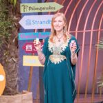 Wer sagt, dass man nicht mit leichtem Gepäck durchs Leben gehen kann? Mon Courage Stick Pflegeprodukte Reisekosmetik Eva Helmeth präsentiert die All-In-One Reisekosmetik „MON COURAGE“. Sie erhofft sich ein Investment von 150.000 Euro für 15 Prozent der Firmenanteile. Foto: RTL / Bernd-Michael Maurer