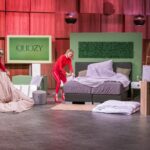 Jeder kennt das Problem – dieses Startup will es endlich lösen Quozy bettwäsche technologie Nils Glagau (Team normale Bettwäsche) tritt gegen Janna Ensthaler (Team "Quozy") an. Die Gründer Kevin Busch und Tim Baceu schauen genau zu. Foto: RTL / Bernd-Michael Maurer