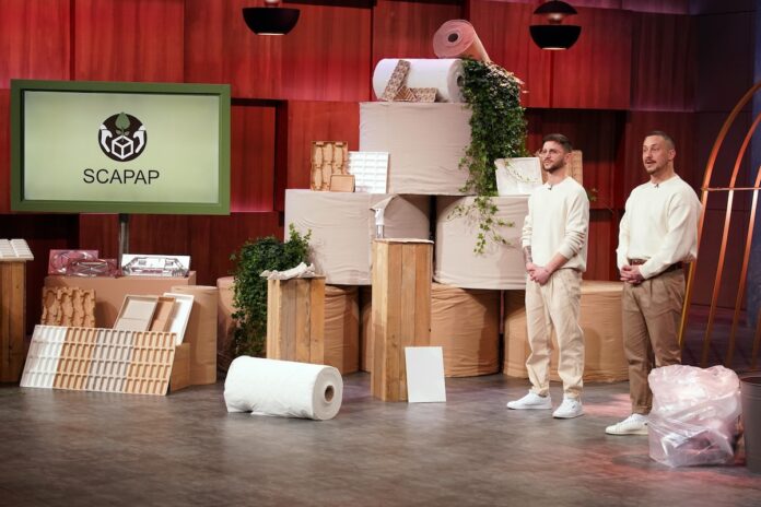 ScaPAP kunststoff papier Rene (l.) und Jens Scafarti präsentieren mit 