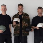 Der Helm, den man wirklich tragen will – und warum das alles verändern könnte headfirst fahrradhelme urbane team Bild stehend mit Helmen in den Händen