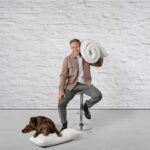 Was gute Schlafprodukte wirklich leisten müssen Dailydream Produkte besseren Schlaf Geschäfsführer Tobias Jaroschek mitsamt Hündin Emma