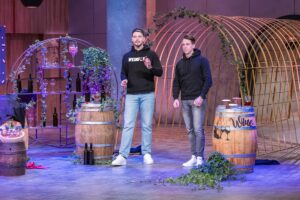 Was passiert, wenn zwei Freunde ein verstaubtes Ritual neu denken?