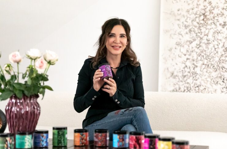 FeelGoodBears: Nahrungsergänzungsmittel mit Fruchtbasis Kerstin Burgen die Gründerin mit Produkten @ Matthias Rüby für FeelGood Products GmbH