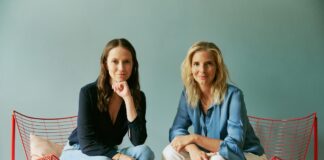 Ten More In Coaching Frauen Führung Lia Grünhage und Lea-Sophie Cramer  Gründerinnen sitzend @ Ten More In