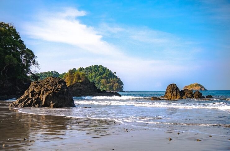 costa rica esim verbindung strand von rosta rica Image by Matt Heinrichs from Pixabay