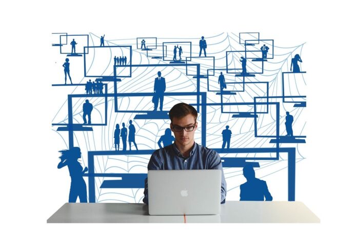 startups produkte alltag medizin umwelt mann vor dem pc bildschirm hintergrund ein diagramm Bild von Gerd Altmann auf Pixabay