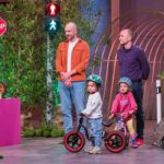 Für alle, die beim Laufradfahren heimlich mitrennen mySTOPY laufrad kinder sicherheit Julius Müller (l.) und Sebastian Lyschick präsentieren mit „mySTOPY“ einen ferngesteuerten Bremsassistenten für Laufräder. Sie erhoffen sich ein Investment von 135.000 Euro für 15 Prozent der Firmenanteile. Foto: RTL / Bernd-Michael Maurer