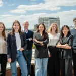 Project A startet neuen Fonds in Höhe von 325 Mio. Euro project-a-startups-kapital-europa das Team von Project A auf einem Balkom mit Stadt im Hintergrund