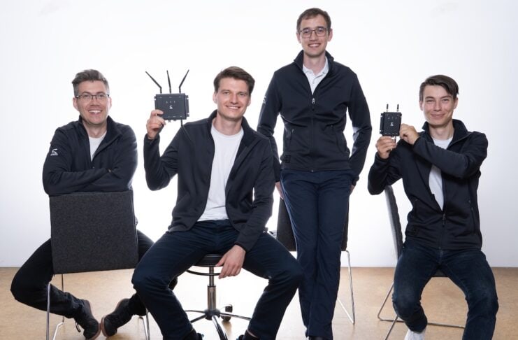 fünfeinhalb Funksysteme blitzfunk wlan Das Gründerteam (v.l.n.r: Robert Wittig, Nick Schwarzenberg, Lucas Scheuvens, Andreas Traßl)