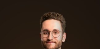 Gesundheit, Fokus und Resilienz: Was Gründer stark macht Niko Hems Portrait Bild schwarzer hintergrund