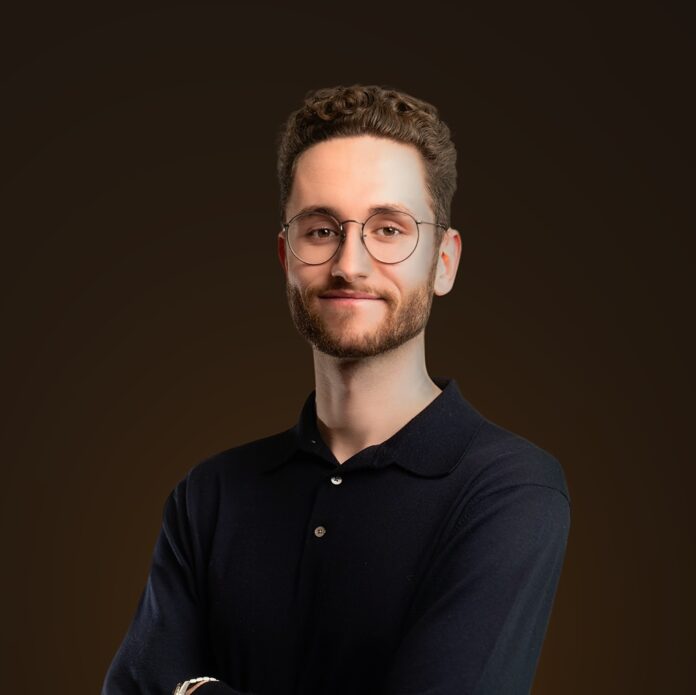 Gesundheit, Fokus und Resilienz: Was Gründer stark macht Niko Hems Portrait Bild schwarzer hintergrund