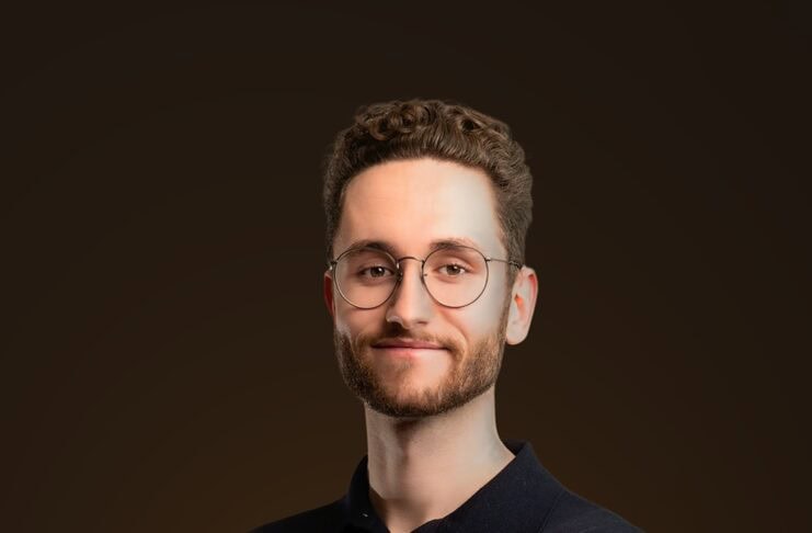 Gesundheit, Fokus und Resilienz: Was Gründer stark macht Niko Hems Portrait Bild schwarzer hintergrund