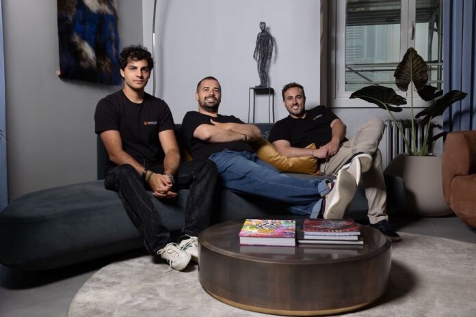 exein-cybersecurity-iot-sicherheit Auf dem Bild sind von links nach rechts zu sehen: Giovanni Falcione (CTO), Gianni Cuozzo (CEO) und Gerardo Gagliardo (CFO) vom Startup EXEIN
