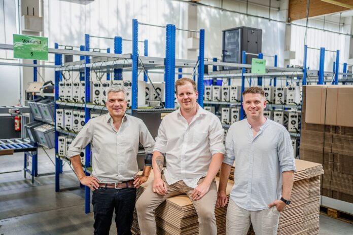 kruu fotobox app event Gründer abgebildet, von links nach rechts: Oliver Grünberg, Philipp Schreiber und Jochen Dolderer. Bildrechte: KRUU GmbH, Fotograf: Kai Futterer