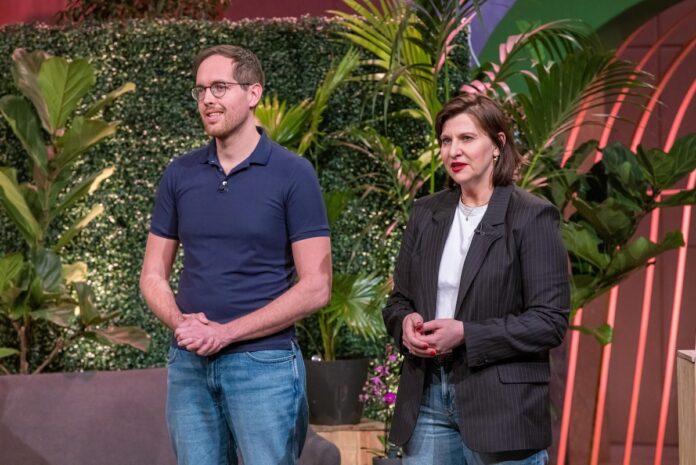 FYTA Pflanzen Sensoren Claudia Nassif und Alexander Schmitt präsentieren „FYTA“, den „Fitnesstracker“ für Pflanzen. Sie erhoffen sich ein Investment von 500.000 Euro für 5 Prozent der Firmenanteile. RTL / Bernd-Michael Maurer