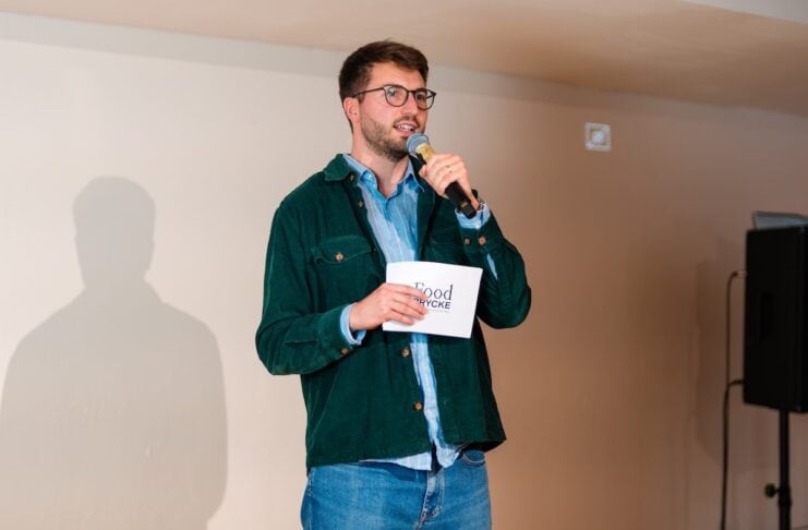 FoodBRYCKE – Accelerator Programm für Agrifood-Startups sebastian hinderer auf der bühne @Ludmilla und Gabriel Parsyak (c) Brycke