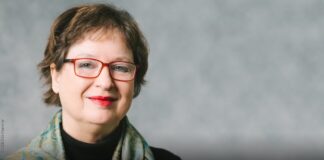 Es ist ärgerlich, dass die Mehrheit denkt, dass das Rentensystem nichts taugt. Denn das stimmt nicht Ute Klammerer Rente Altersvorsorge Expertin für Einkommensverteilung, Alterssicherung und Wohlfahrtsstaat, Geschäftsführende Direktorin des Institut Arbeit und Qualifikation (IAQ), Direktorin Deutsches Institut für Interdisziplinäre Sozialpolitikforschung (DIFIS) © Ute Klammer