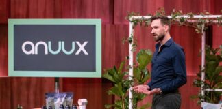 anuux produkt darm Marius Baumgärtel präsentiert mit „anuxx“ ein pflanzliches Nahrungsergänzungsmittel für einen sauberen Enddarm. Er erhofft sich ein Investment von 100.000 Euro für 12,5 Prozent der Firmenanteile. RTL / Bernd-Michael Maurer
