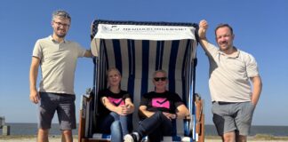 Wie ein digitales Schloss den Strandkorb revolutioniert strandbutler strandkorb team bild am strand im strandkorb