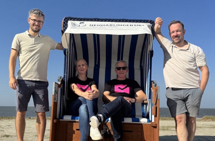 strandbutler strandkorb team bild am strand im strandkorb