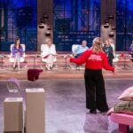 Wer holt sich den Löwen-Deal? 15. September 2025: Die Höhle der Löwen – VOX Gründershow. Sanja Zündorf präsentiert (v.l.) Carsten Maschmeyer, Judith Williams, „Gast-Löwin“ Lena Gercke, Frank Thelen, Janna Ensthaler und Ralf Dümmel den Textilen Masturbationssattel „come around“. @RTL / Bernd-Michael Maurer