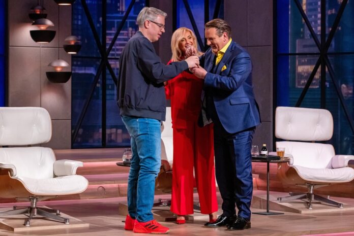 29. September 2025: Skandal in Die Höhle der Löwen. Die „Löwen“ Dagmar Wöhrl, Frank Thelen (l.) und Ralf Dümmel unterziehen den Health-Boost Kaffee von „Coby´s“ dem Geschmackstest. Bild@ RTL / Bernd-Michael Maurer