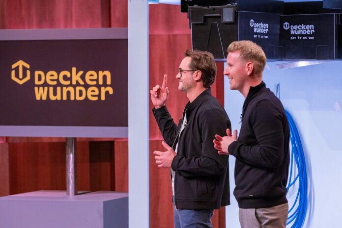 Mario Jacobi (l.) und Georg Pichler präsentieren mit „Deckenwunder“ eine Stauraumlösung für Keller und Garage. Sie erhoffen sich ein Investment von 200.000 Euro für 20 Prozent der Firmenanteile. Bild@ RTL / Bernd-Michael Maurer