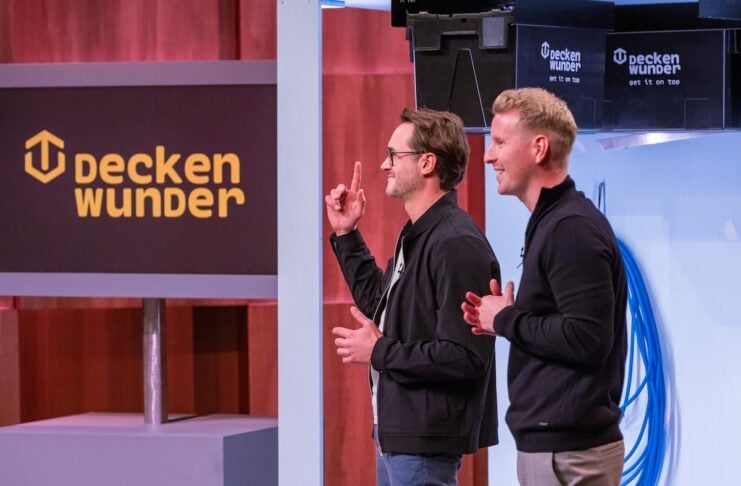 Mario Jacobi (l.) und Georg Pichler präsentieren mit „Deckenwunder“ eine Stauraumlösung für Keller und Garage. Sie erhoffen sich ein Investment von 200.000 Euro für 20 Prozent der Firmenanteile. Bild@ RTL / Bernd-Michael Maurer