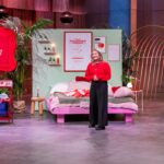 Intime Innovation: Wie ein ungewöhnliches Toy Tabus bricht und Empowerment schafft Entzück dich selbst von Sanja Zündorf präsentiert ein einzigartiges Toy und bricht das Tabu rund um Masturbation – in der Höhle der Löwen. Sanja Zündorf präsentiert den Textilen Masturbationssattel „come around“. Sie erhofft sich ein Investment von 150.000 Euro für 10 Prozent der Firmenanteile. RTL / Bernd-Michael Maurer