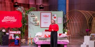 Intime Innovation: Wie ein ungewöhnliches Toy Tabus bricht und Empowerment schafft Entzück dich selbst von Sanja Zündorf präsentiert ein einzigartiges Toy und bricht das Tabu rund um Masturbation – in der Höhle der Löwen. Sanja Zündorf präsentiert den Textilen Masturbationssattel „come around“. Sie erhofft sich ein Investment von 150.000 Euro für 10 Prozent der Firmenanteile. RTL / Bernd-Michael Maurer