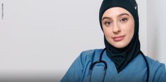Als Pflegepersonen arbeiten wir in einem kollabierenden System Hatice Koca über Pflege, Patient:innen und Gesundheitssystem Hatice Koca Österreichs bekannteste Health-Influencerin und Pflegerin auf einer Intensivstation © Valerie Voithofer