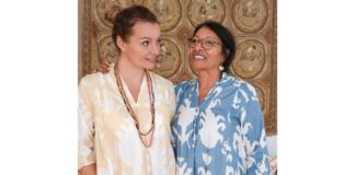 Kann Mode gleichzeitig schön, nachhaltig und fair sein? KIKOONI Produkte und Mode – nachhaltige Accessoires mit Seele Claudia und Adelheid Zähle