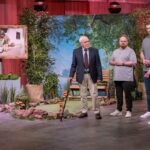 Welche Gründer schaffen den Deal in der Höhle der Löwen? 8. September 2025: Höhle der Löwen Gründer V.l.: Philipp Battisti, Thorben Engel und Phil Janßen präsentieren „STEETS“, die Abstellhilfe für Gehstützen. Sie erhoffen sich ein Investment von 300.000 Euro für 15 Prozent der Firmenanteile. Phils Großvater Heinz Schlechtingen unterstützt die drei bei ihrem Pitch. RTL / Bernd-Michael Maurer