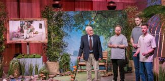 Welche Gründer schaffen den Deal in der Höhle der Löwen? 8. September 2025: Höhle der Löwen Gründer V.l.: Philipp Battisti, Thorben Engel und Phil Janßen präsentieren „STEETS“, die Abstellhilfe für Gehstützen. Sie erhoffen sich ein Investment von 300.000 Euro für 15 Prozent der Firmenanteile. Phils Großvater Heinz Schlechtingen unterstützt die drei bei ihrem Pitch. RTL / Bernd-Michael Maurer