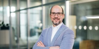 Warum die nächste Innovationswelle aus den Werkshallen kommt vent.io: Industrie-Innovationen für Startups im Mittelstand Sven Siering Portrait Bild