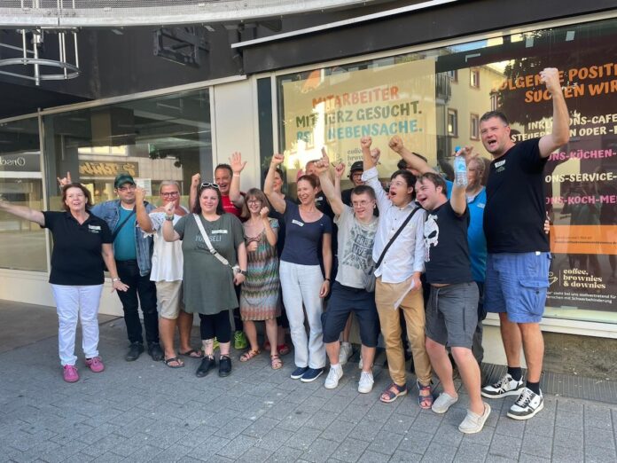 coffee, brownies & downies: Inklusion für Menschen erleben gruppenfoto