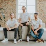 Die Zukunft der Stadtführungen: Digital, interaktiv und erlebnisreich doyo – Digitale Stadtführungen und interaktive Touren erleben Gründerteambild vlnr Sebastian Brähler, Sascha Kurth und Daniel Knorn