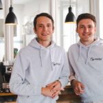 Wie viel Leidenschaft braucht es, um mit Kaffee erfolgreich zu sein? earlybird coffee Kaffee Kunden – Bio-Qualität mit Fairness Gründerfoto Emanuel und Merlin