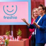Frische-Kick für Zahnspangenträger freshie: Zahnspange trifft Frische – Innovation bei Höhle der Löwen Bettina Heick (l.) und Manuela Bauer präsentieren das Zahnspangen-Gel „freshie“. Sie erhoffen sich ein Investment von 150.000 Euro für 20 Prozent der Firmenanteile. @RTL / Bernd-Michael Maurer