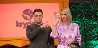 Macht dieses einfache Produkt Tofu richtig lecker? krydda macht Tofu vegan lecker – Pitch bei Höhle der Löwen Arne Engelke präsentiert den Tofu-Finisher „Krydda“. Investorin Janna Ensthaler macht den Praxistest. @RTL / Stefan Gregorowius