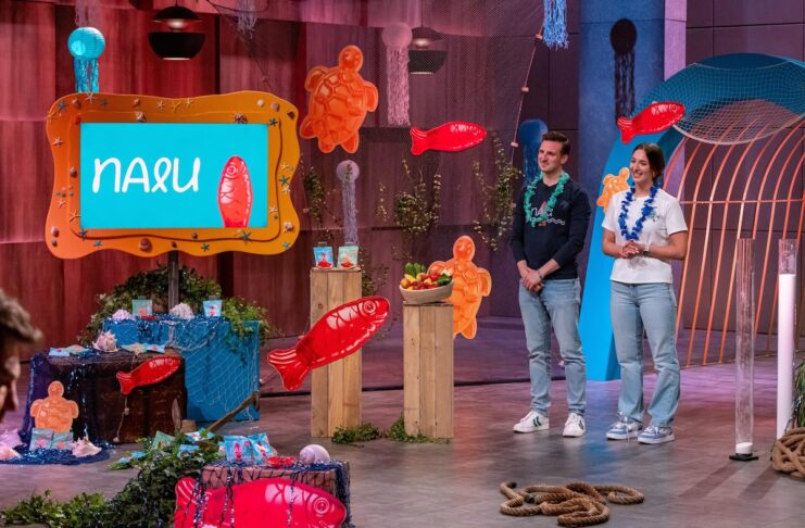NALU Fruchtgummis zuckerreduziert – Naschen ohne Reue. Lisa Bella Ippolito und Max Schön präsentieren mit „NALU“ Zuckerreduzierte Fruchtgummis. Sie erhoffen sich ein Investment von 100.000 Euro für 10 Prozent der Firmenanteile. RTL / Bernd-Michael Maurer