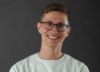 Wie viel Natur steckt wirklich in einem Stück Zeit? Holzkern – Natur trifft Produkte in einzigartigem Design. Georg Holzer CEO Holzkern