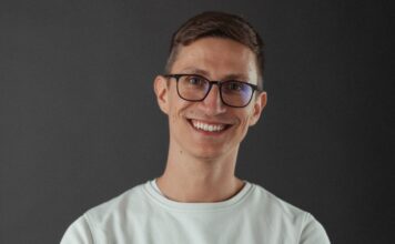 Wie viel Natur steckt wirklich in einem Stück Zeit? Holzkern – Natur trifft Produkte in einzigartigem Design. Georg Holzer CEO Holzkern