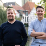 Gardia: Ein intelligentes Notrufarmband für Senioren Gardia: Ein intelligentes Notrufarmband für Senioren Bild Microsynetics-Gründer Marlon Besuch (r.) und Michael Hummels (l.) – Bildrechte: Microsynetics